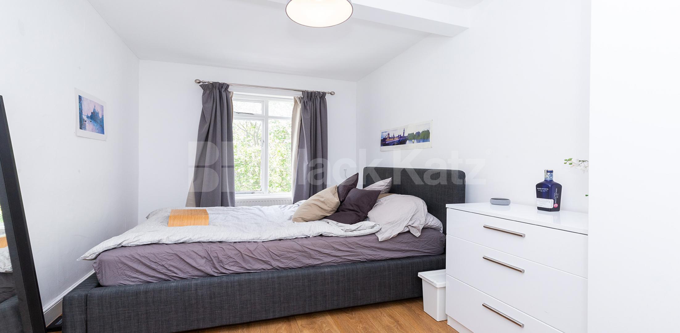 			CENTRAL LOCATION, 3 Bedroom, 1 bath, 1 reception Maisonette			 Compton Street EC1, CLERKENWELL / FARRINGDON
